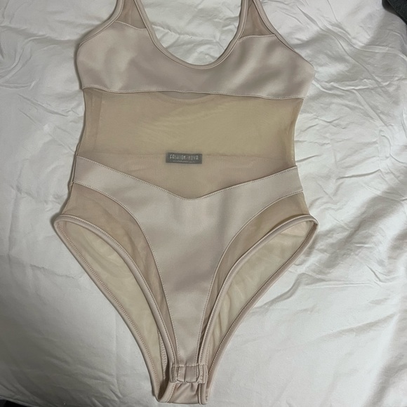 3/$20 Fashion nova body suit - Picture 3 of 6